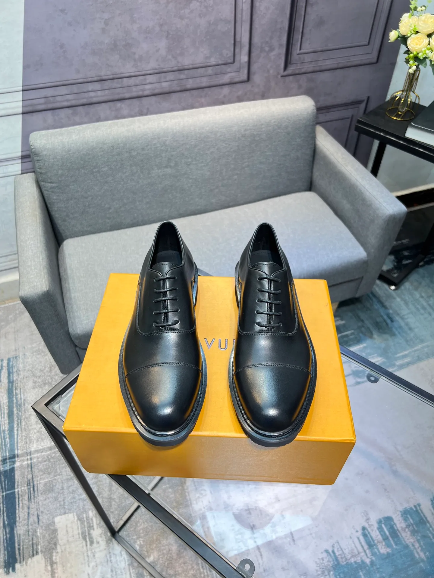 Men's shoes 💰820 [LV] - High-end quality - Upper: 🔝 tumbled cowhide, Nappa cowhide, brand logo sewn on shoe body - Lining: cowhide, foot pads; water-dyed cowhide - Outsole: TPR·rubber foam; two-color molded outsole -Super high quality control·Fine workmanship: highlighted (high-end·luxury·grade) -Size: 39-44 (38 45 can be customized)